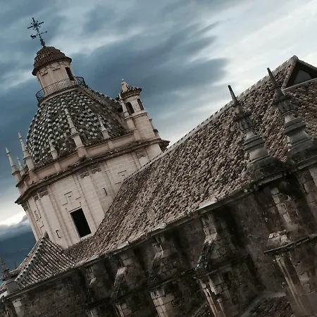 In The Center Of Granada, Nearby Alhambra *
